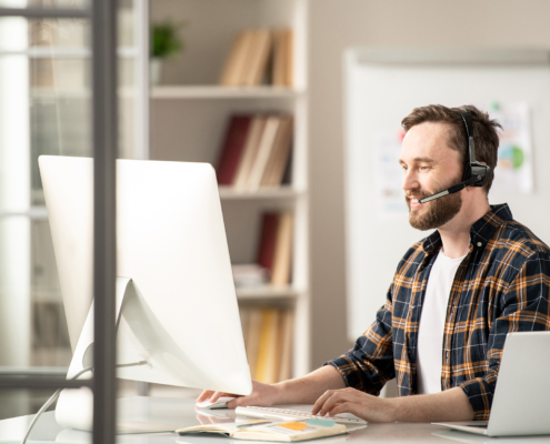 Friendly operator, home office